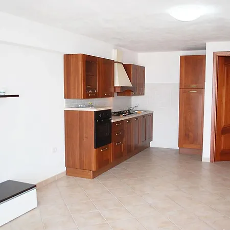 Apartment Con Veranda E Aria Condizionata A C62 *